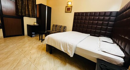 Hotel Samrat Inn Room Type - Deluxe Room