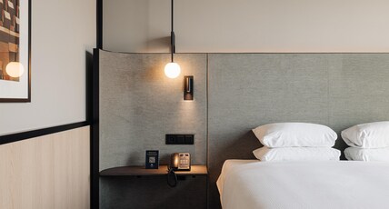 DoubleTree by Hilton Amsterdam Centraal Station Room Type - KING CORNER SUITE