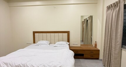 Sant Mirabai Maharaj Shirkar Math Room Type - Bedroom