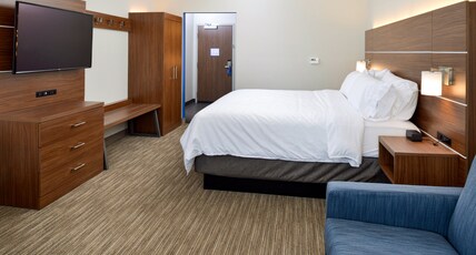 Holiday Inn Express & Suites Elko, an IHG Hotel Room Type - 1 King Bed Suite Comm Access Roll Shwr