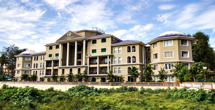 The Golden Suites and Spa, Calangute - Tap to explore photos