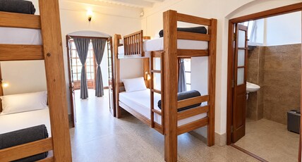 Zostel Ooty Room Type - A bed in 4 Bed Mixed dorm with Ensuite washroom