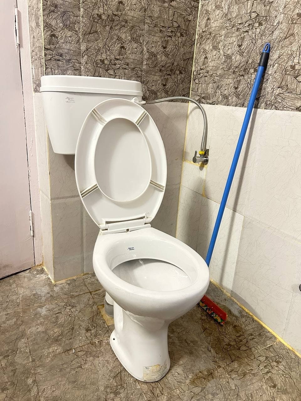 Luxury Stay Dayal Bagh Lulu Mall Couple Friendly - Tap to explore photos