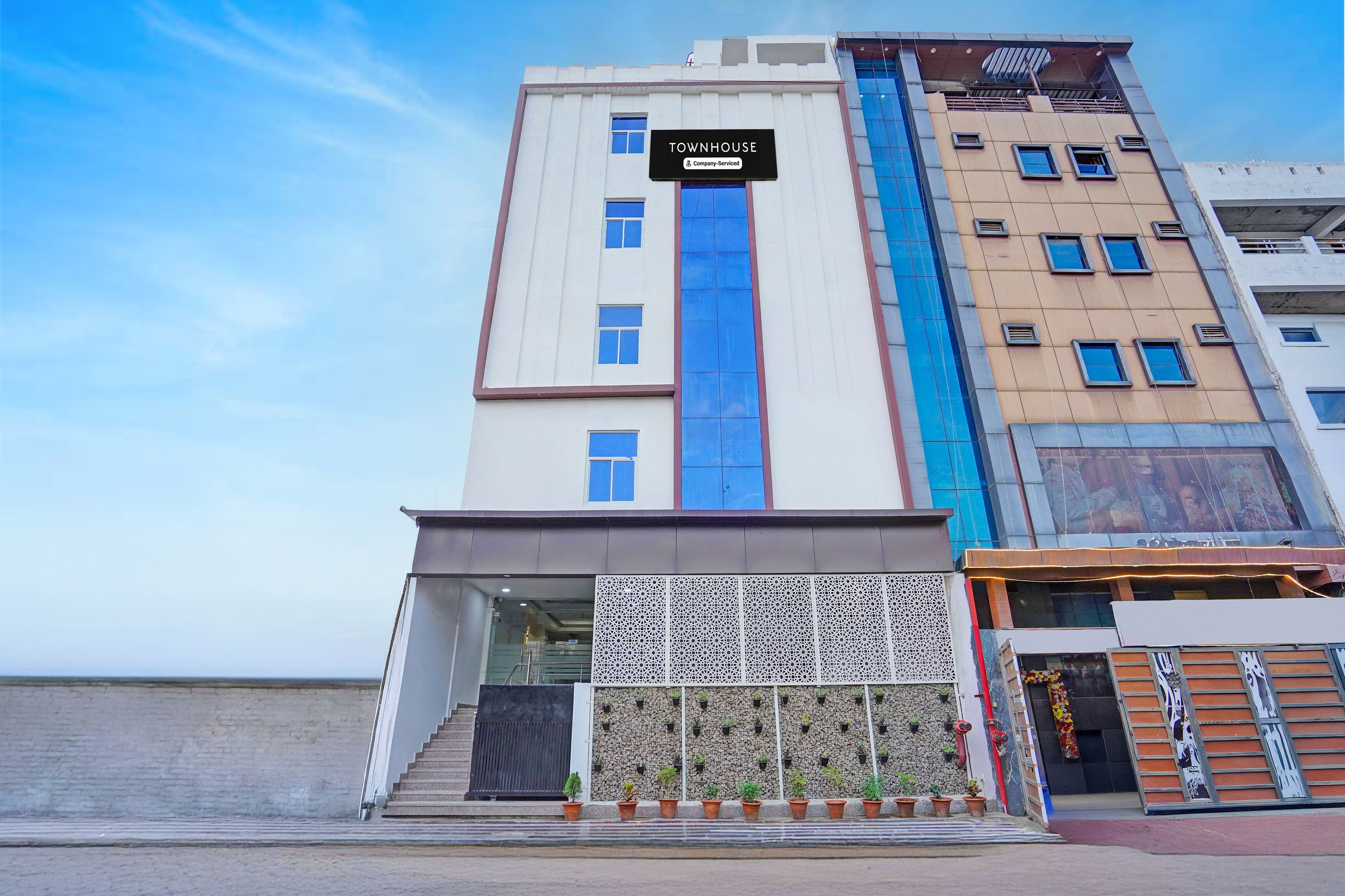 Townhouse Vikas Nagar Lucknow Formerly Wave BLU - Tap to explore photos