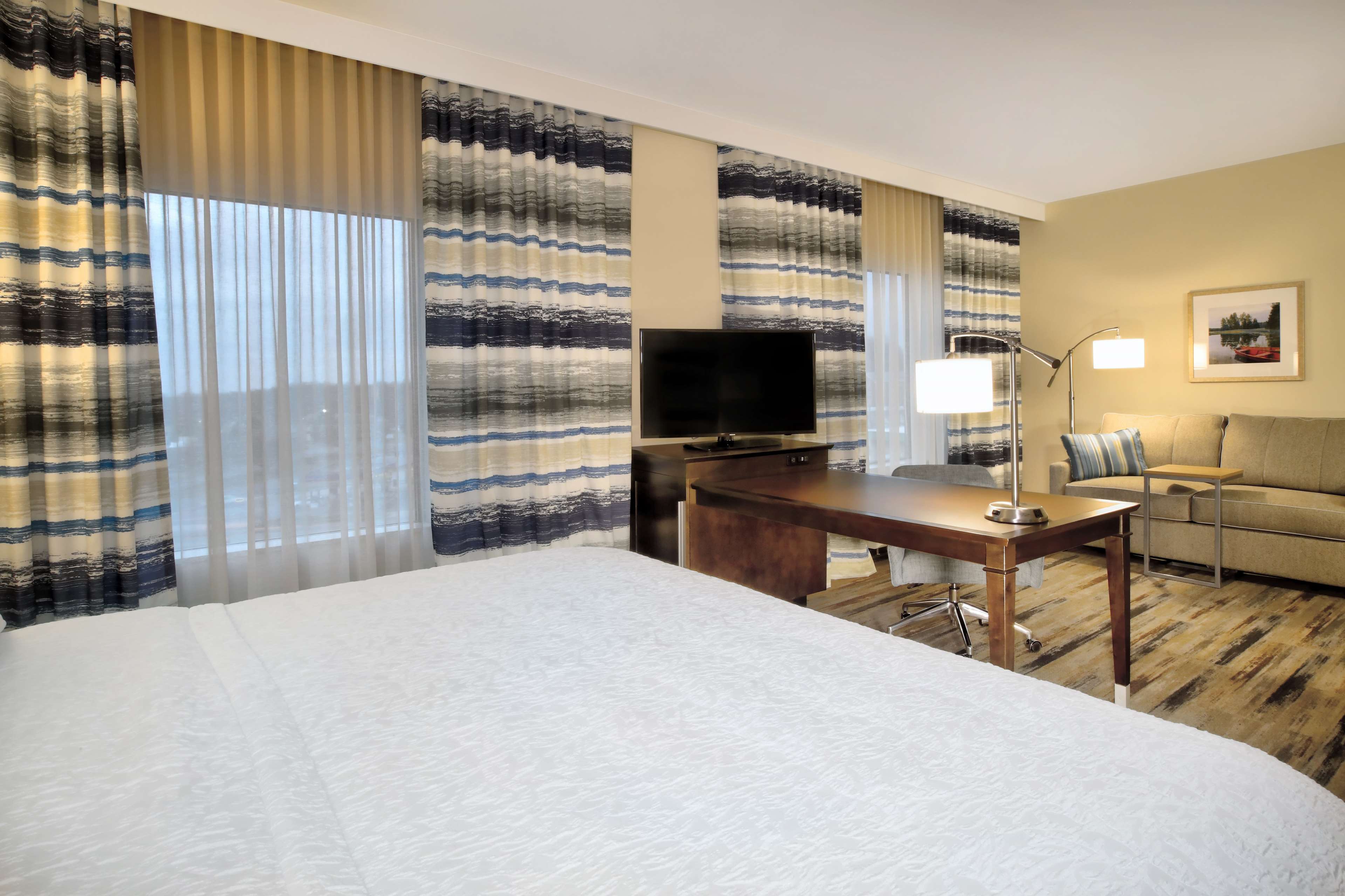 Hampton Inn & Suites By Hilton Baltimore/Aberdeen, Md - Tap to explore photos
