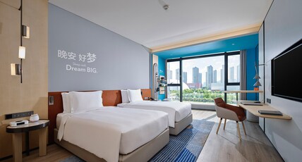 EVEN Hotel Nanjing Yangtze River, an IHG hotel Room Type - 2 Twin Premium Football Stadium View