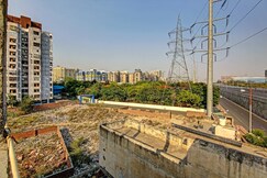 Hotel O Sky In Near By Sector 62