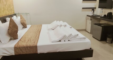 Hotel Shree Vatika Room Type - Standard Double Room Hotel Shree Vatika Room Type - Standard Double Room