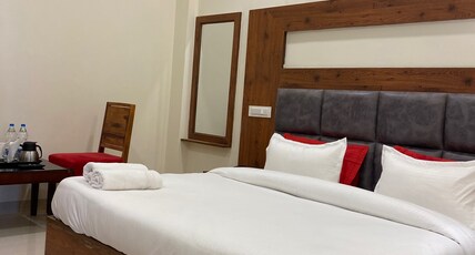 Hotel Woodlark Room Type - Deluxe AC Room