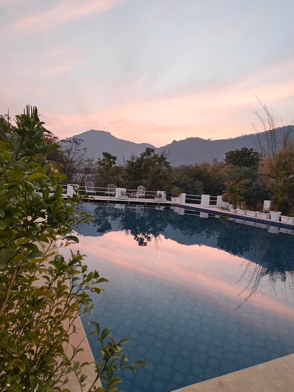 Devraj Villa By Fourkeys Hospitality - Tap to explore photos