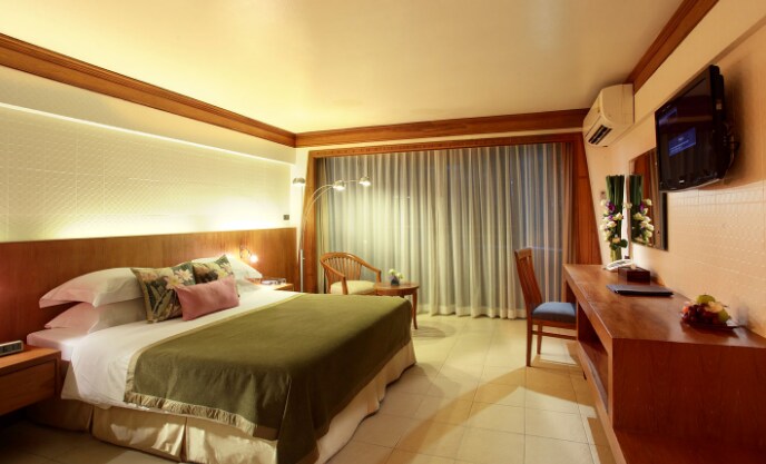 Safari Beach Hotel - Tap to explore photos