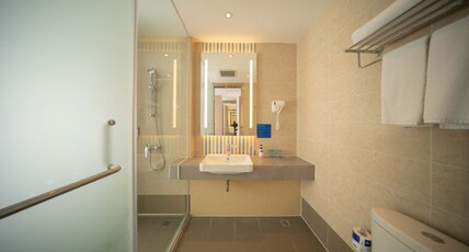 Holiday Inn Express Shanghai Pujiang Room Type - 1 King Standard