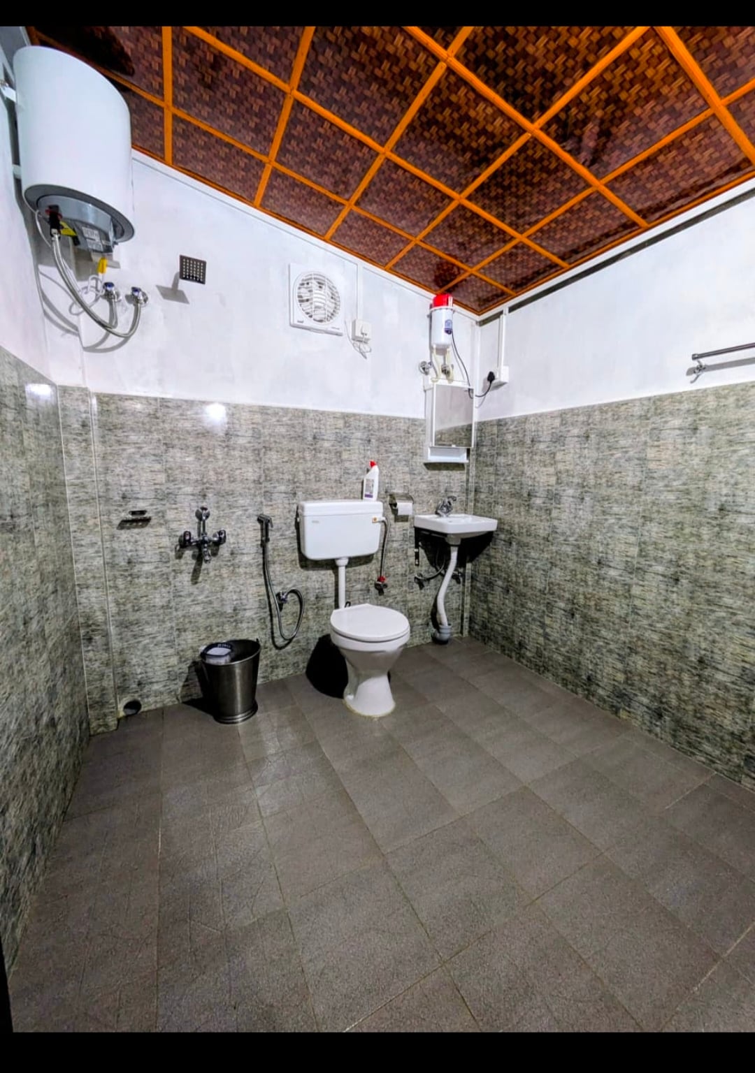 Peter & Paul HOMESTAY - Tap to explore photos