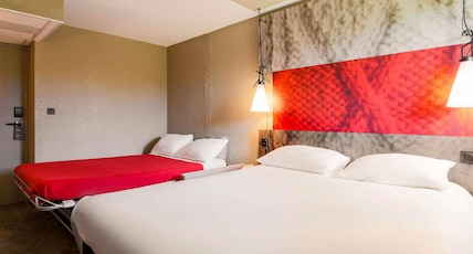 ibis Carcassonne Est La Cit Room Type - Family Room with double bed and a sofa bed ibis Carcassonne Est La Cit Room Type - Family Room with double bed and a sofa bed