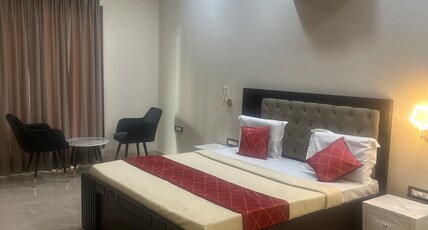 Ginger Garlic Chandigarh Room Type - Bedroom 102