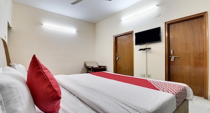 ANH HOTEL Room Type - DELUXE ROOM
