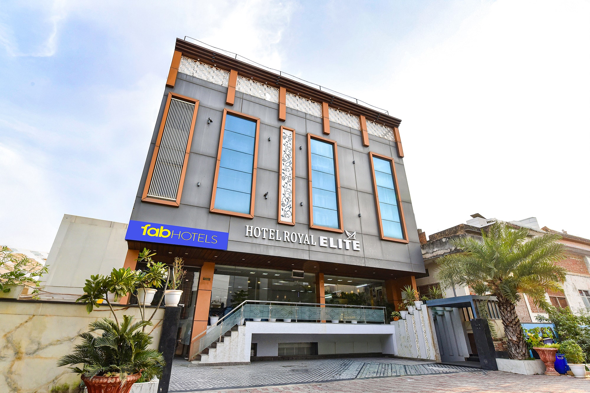 FabHotel Prime Royal Elite - Tap to explore photos