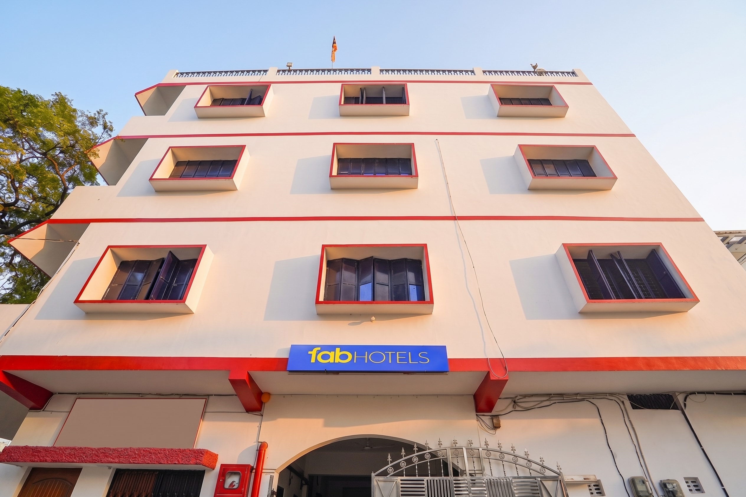 FabHotel Vairagi Inn - Nr. Bhojuveer Chauraha, Shivpur - Tap to explore photos
