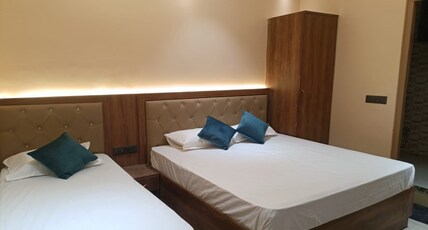 Mr Jaiswal Dharamshala Room Type - Deluxe Spacious Room with Ensuite Bathroom