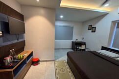 EEDDY LIVING