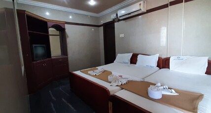 Prakash Hotel Room Type - Deluxe Triple Room NON AC