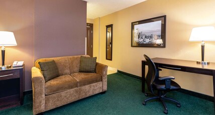 La Quinta Inn & Suites by Wyndham Seattle Downtown Room Type - 1 Queen Bed, Mobility Accessible Room, Non-Smoking La Quinta Inn & Suites by Wyndham Seattle Downtown Room Type - 1 Queen Bed, Mobility Accessible Room, Non-Smoking