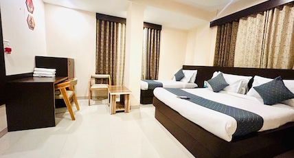 Hotel Krishna Sai Kutir Room Type - Krishna Sai Classic Family With One Queen And One Single Bed (Non A.C)