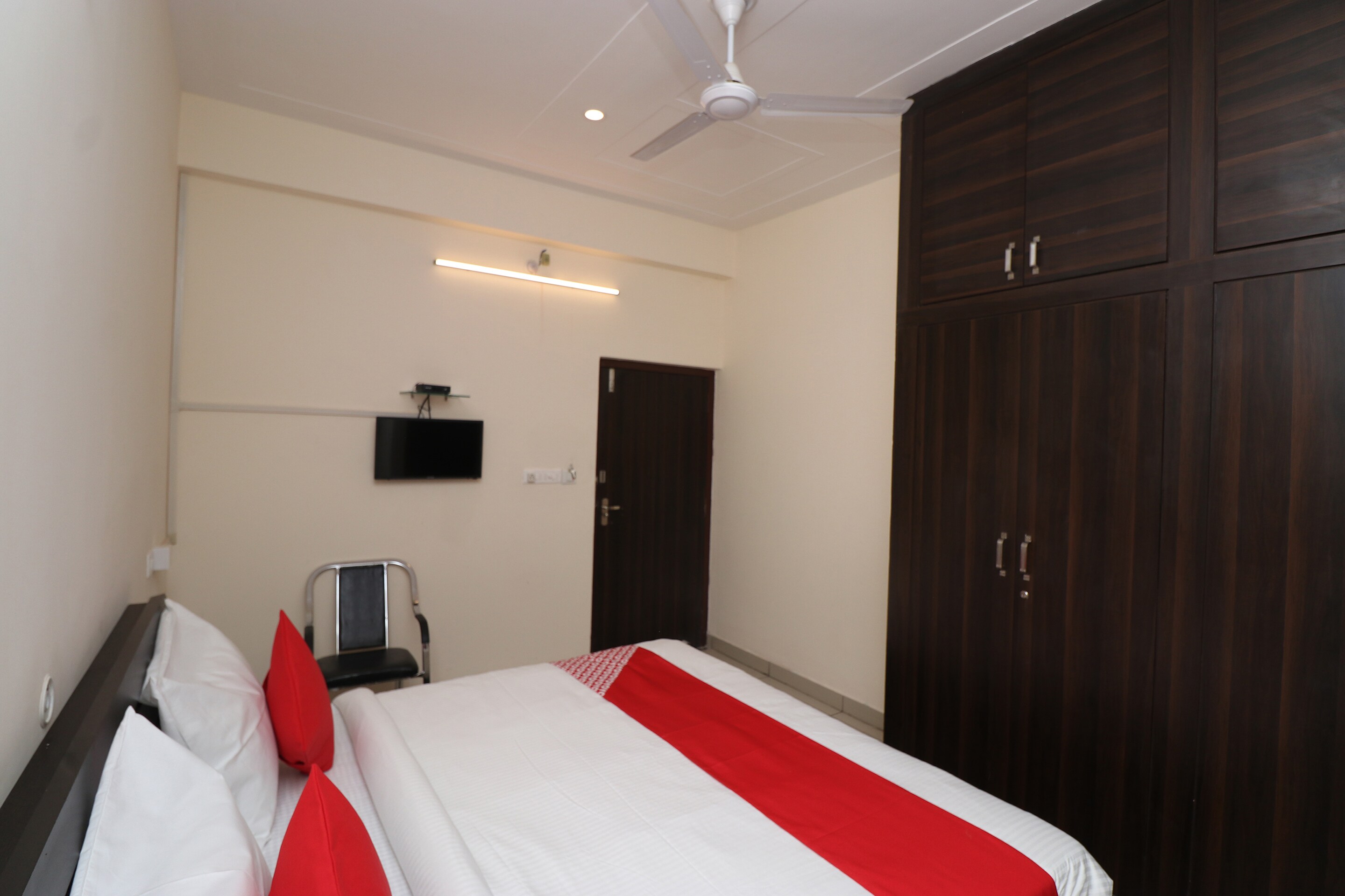 Hotel O by OYO Aviraj Inn - Tap to explore photos