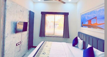 HOTEL LAXMI IMPERIAL Room Type - Family Room with King Bed