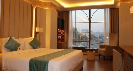 Lalit Hotel Room Type - Luxury Room