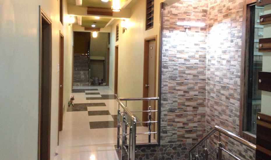 Hotel Ronak Royal - Tap to explore photos