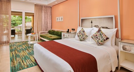 Mayfair Waves Room Type - Premium Room King Garden View