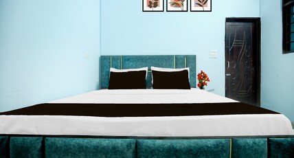 Super Collection O by OYO Nayagaon Vikas Nagar Room Type - Deluxe