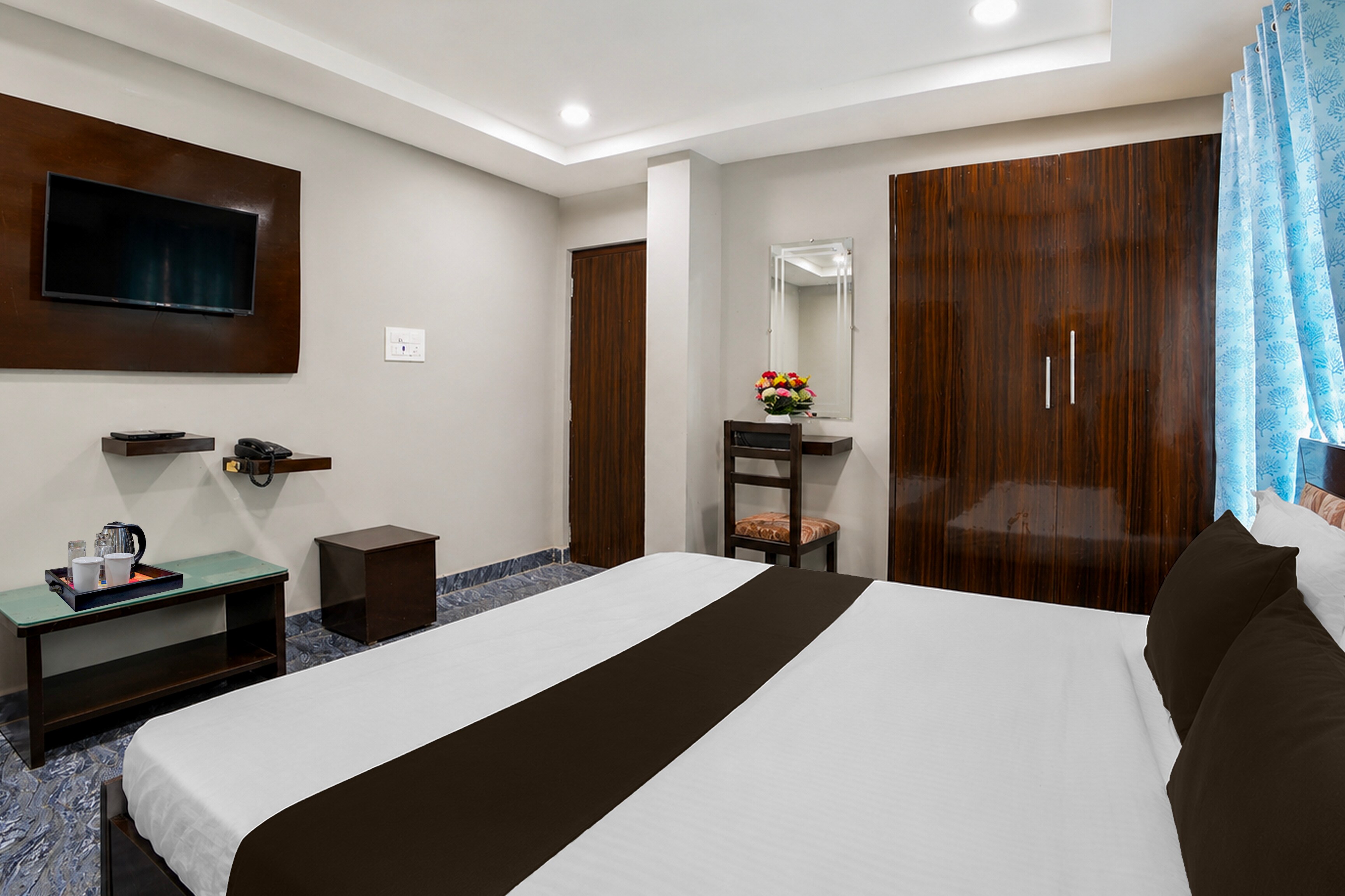 Super Collection O Vedayapalem Railway Station Formerly Grand Luxury Rooms - Tap to explore photos