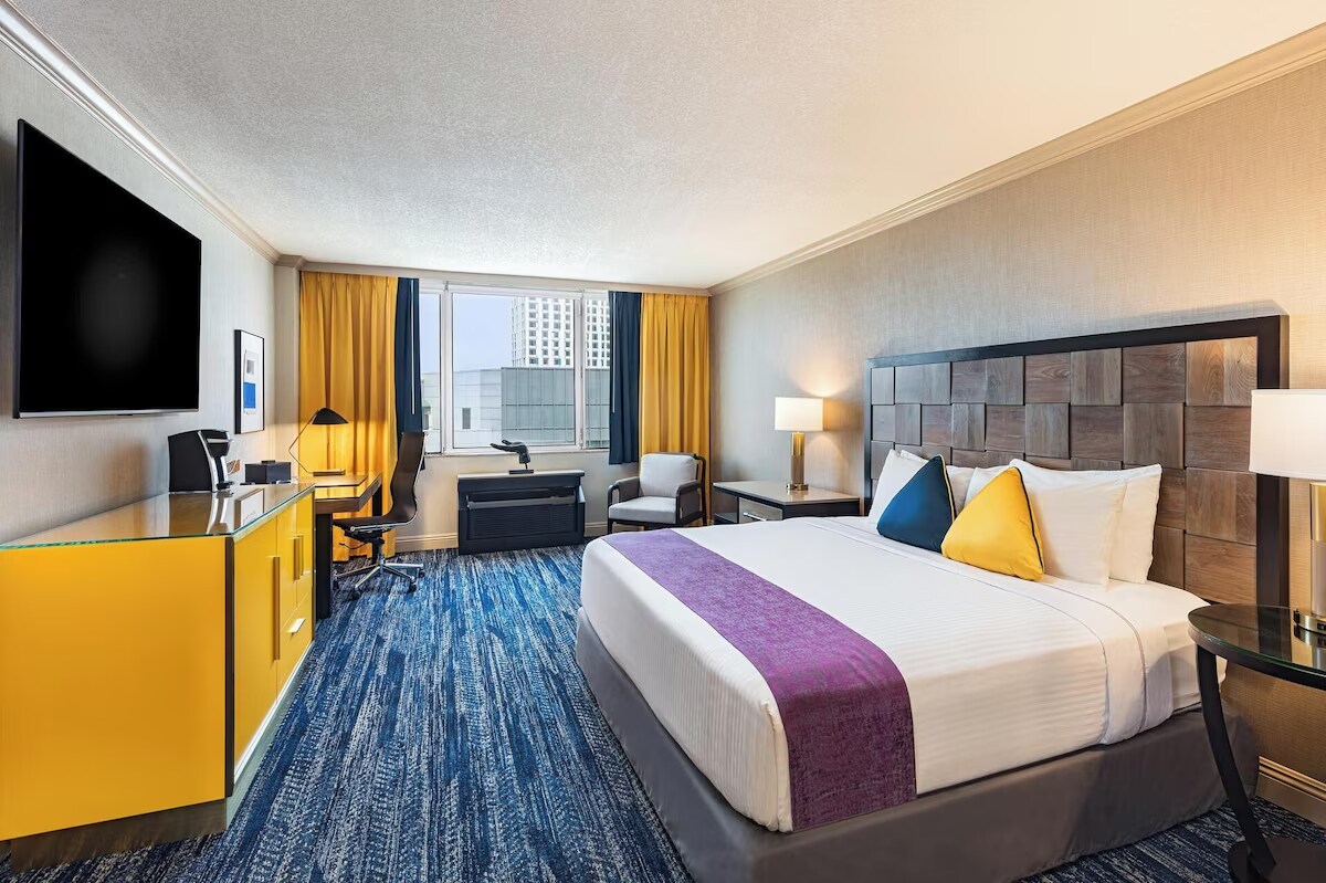 E-Central Downtown Los Angeles Hotel - Tap to explore photos