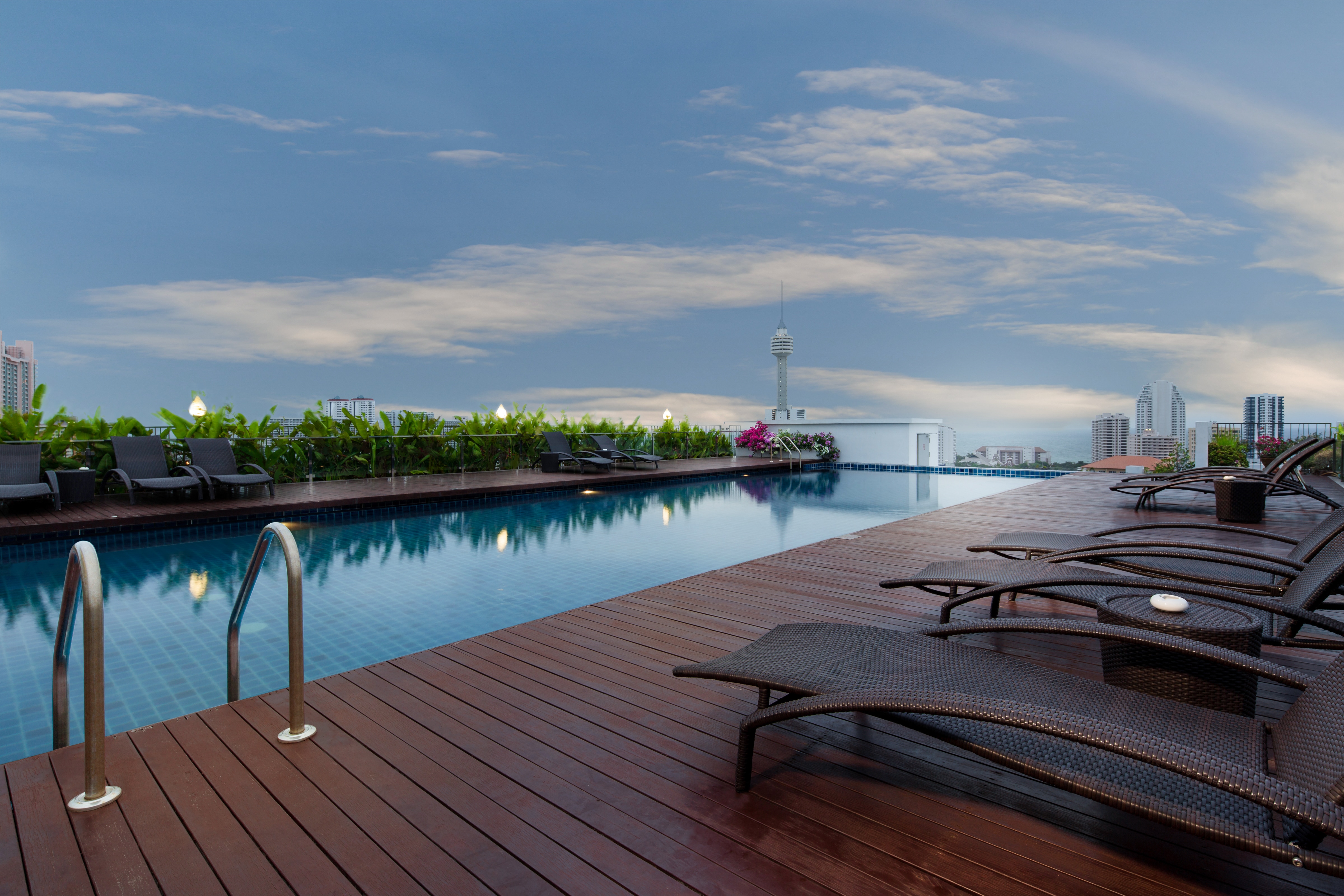Aiyara Grand Hotel Pattaya - Tap to explore photos