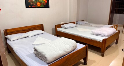 HOTEL YAISANA Room Type - Deluxe AC Queen