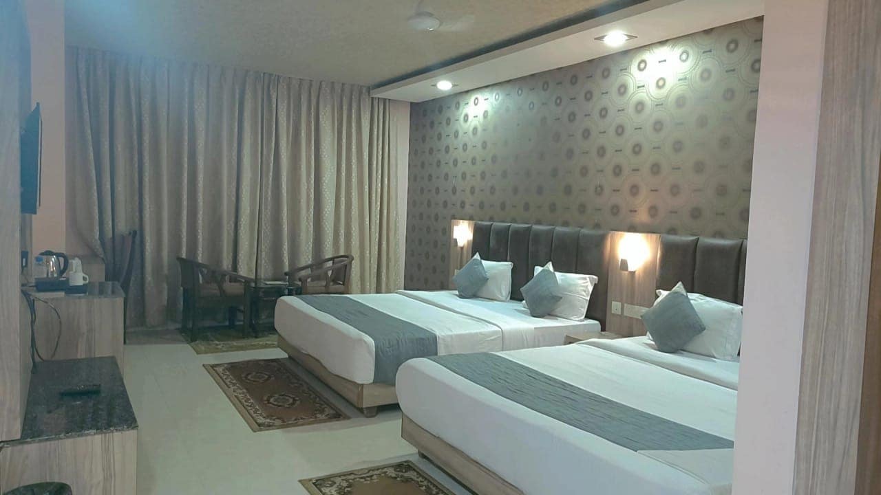 Hotel VIP Square - Tap to explore photos