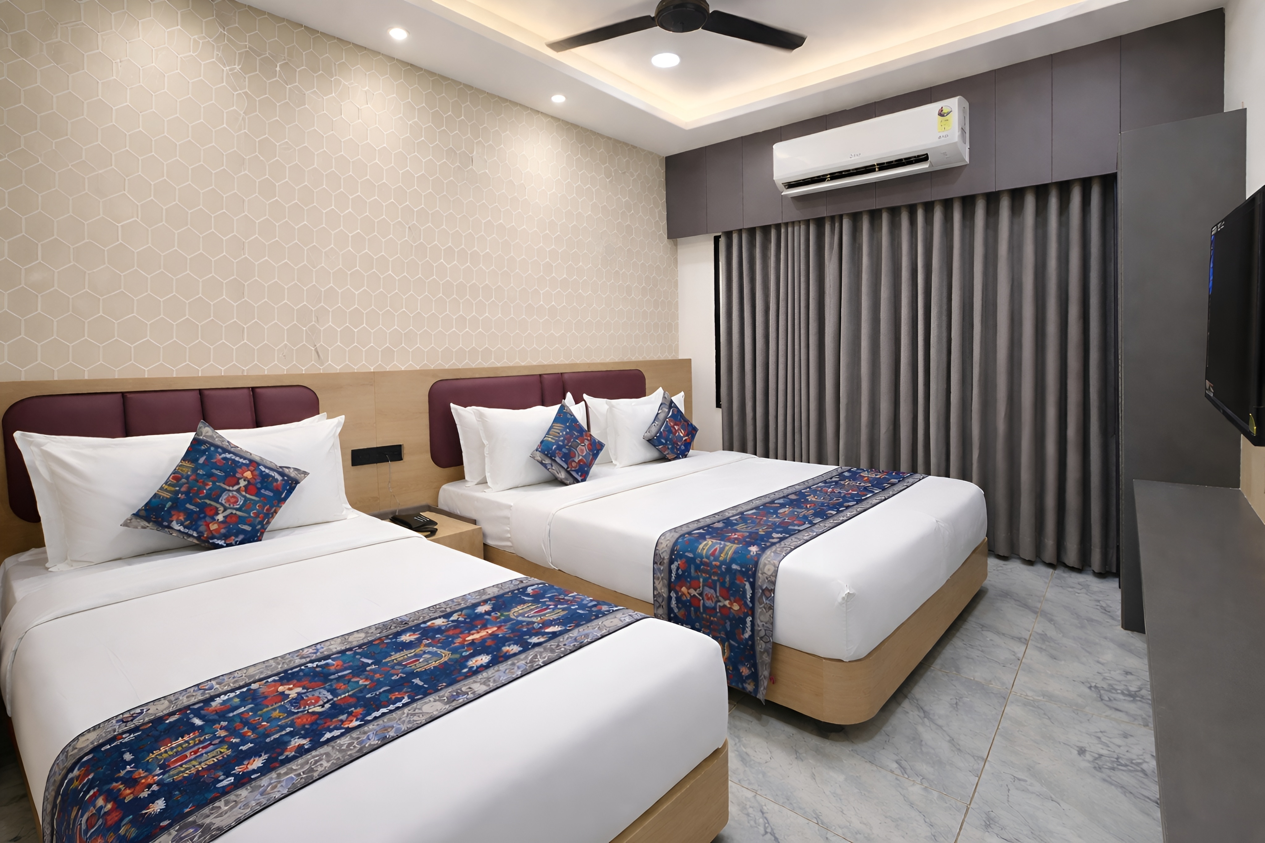 Matrushree Hotels - Near Shree Dwarkadhish Temple - Tap to explore photos