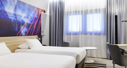 Novotel Tours Centre Gare Room Type - Classic Room with 1 double bed