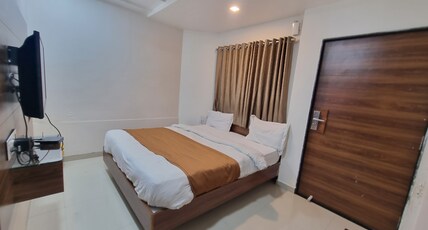 THE GRAND RADIANCE Room Type - SUPERIOR ROOM WITH DOUBLE BED