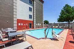 Holiday Inn Express Hotel & Suites Dallas Lewisville
