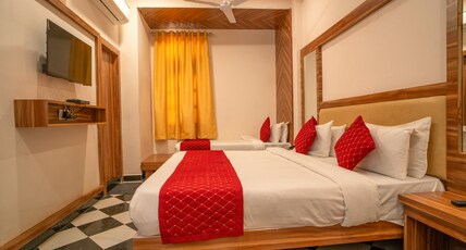 The Uddhav Elite Room Type - QUARD ROOM 1 KING BED,1BUNK BED