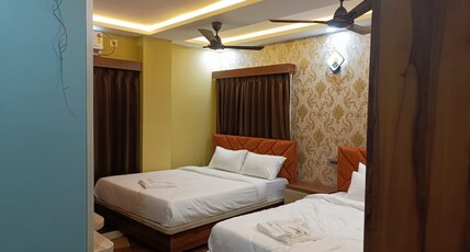 Hotel Mukti Residency Room Type - Deluxe Queen Bed Room