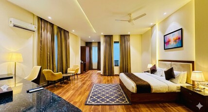 Hotel Dreamz Inn & Suites Siswan Room Type - King Bed Room with Front VieW