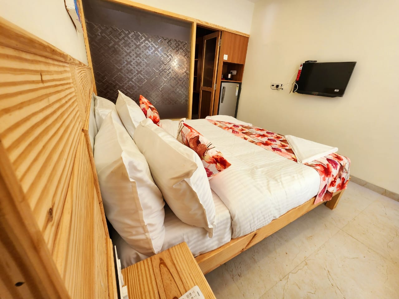 Adrista Divine Cottage Suite Room with private balcony sea view - Tap to explore photos
