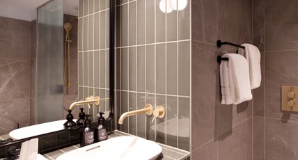 Hotel Indigo Vienna  Room Type - 1 Queen Bed Suite