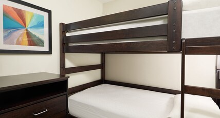Holiday Inn & Suites MADISON WEST Room Type - 1 King 1 Bunk One Bedroom Suite