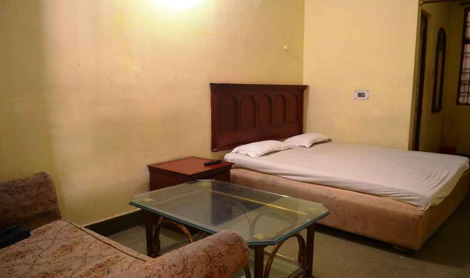 Hotel Sapra - Tap to explore photos