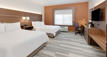 Holiday Inn Express & Suites MITCHELL Room Type - 2 Queen Standard Communications Accessible Tub